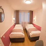 Grzybowska 9 * Varsó